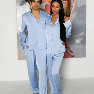 Set pijamale pentru cuplu din Satin Bleu cu vipusca alba
