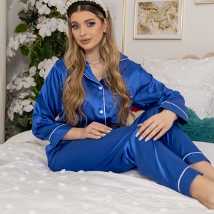 Pijama Luxury Anemona din Satin Albastra cu vipusca alba 